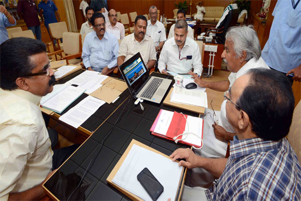 Hon'ble Chief Minister of Kerala Sri. Oommen Chandy launching the website of IUCBR & SSH