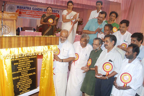 Kerala Education Minster MA Baby inaugurating the Super Specialty Hospital in the presence of Opposition leader Sri. Oommen Chandy